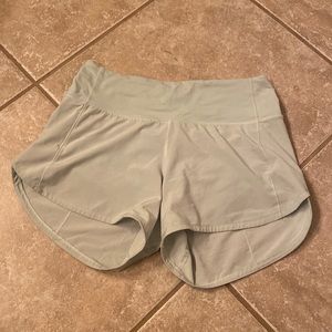 LULULEMON WILLOW NO LONGER SOLD 4 INCH SIZE 2 TALL SHORTS!!